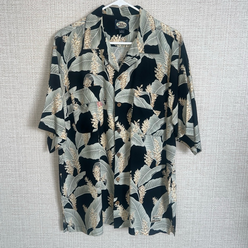 Tommy Bahama Men’s Hawaiian Black & Green Floral Short Sleeve Shirt. Size M. NEW